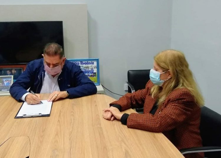 Jofré firmó convenio marco con la Universidad de la Cuenca del Plata