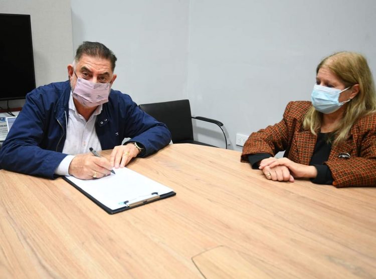 Jofré firmó convenio marco con la Universidad de la Cuenca del Plata