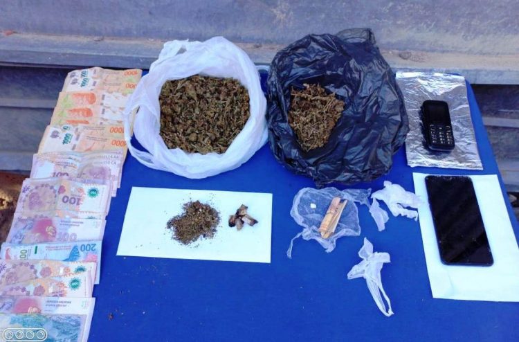 Detienen a una pareja que vendía marihuana y cocaína en el barrio Eva Perón