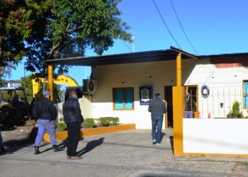 Una mujer trans demorada por desórdenes, murió en la comisaría