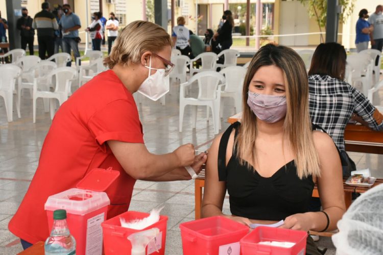 Jóvenes capitalinos de las clases ‘94 a ‘97 serán inmunizados este jueves 22
