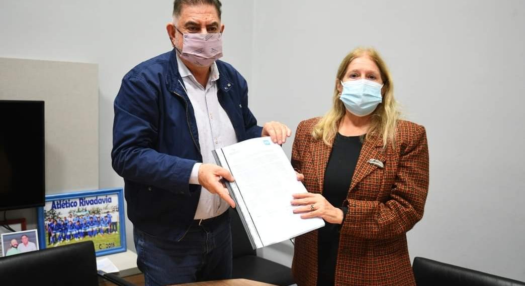 Jofré firmó convenio marco con la Universidad de la Cuenca del Plata