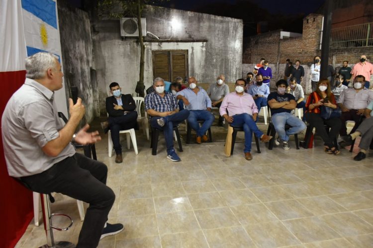 El Frente Amplio ofreció al ex juez Fernando Carbajal la candidatura a diputado nacional