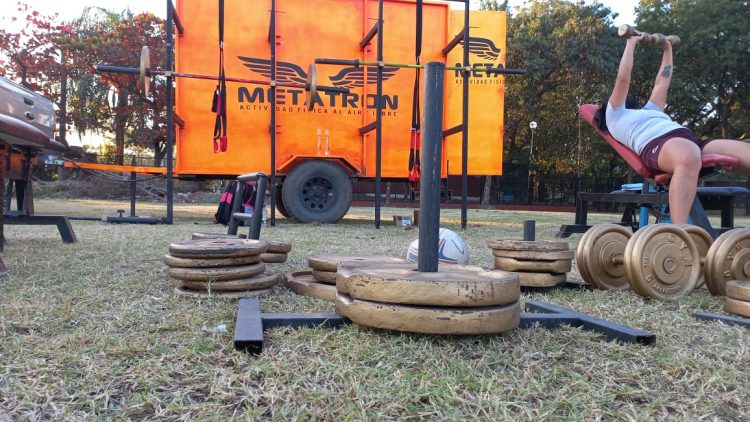 Gimnasio móvil al aire libre y en modo “pandemia”