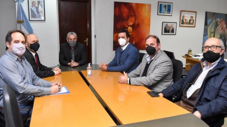 Ferraresi e Insfrán firmaron acuerdos por $2.540 millones para construir más de 600 viviendas