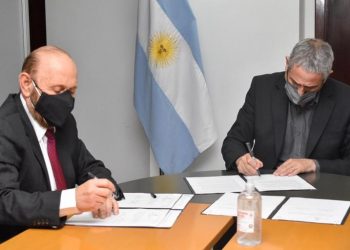 Ferraresi e Insfrán firmaron acuerdos por $2.540 millones para construir más de 600 viviendas