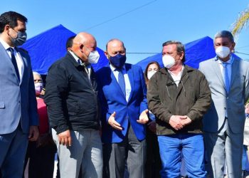 Acompañado de dirigentes de la oposición, Insfrán inauguró obras en el sur provincial