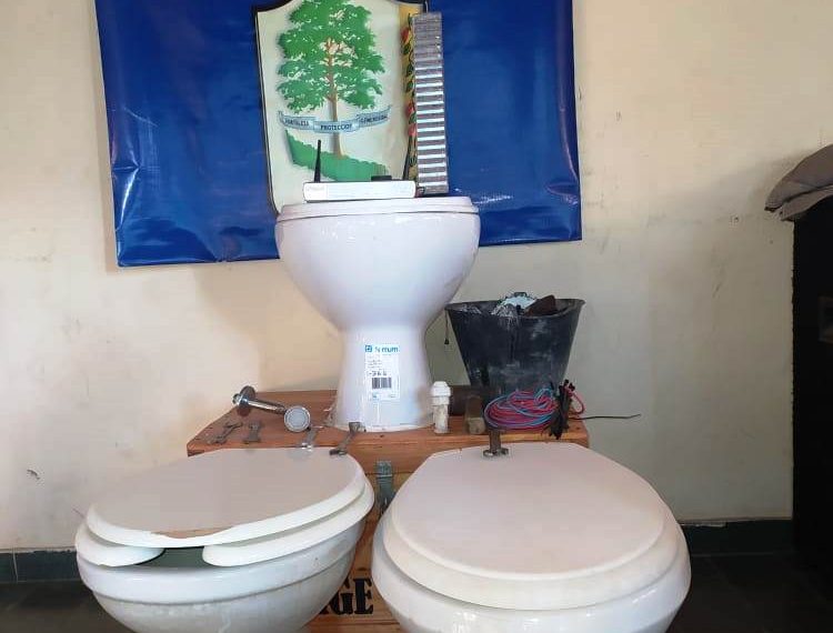 Cayeron los roba-inodoros; la Policía recuperó todo