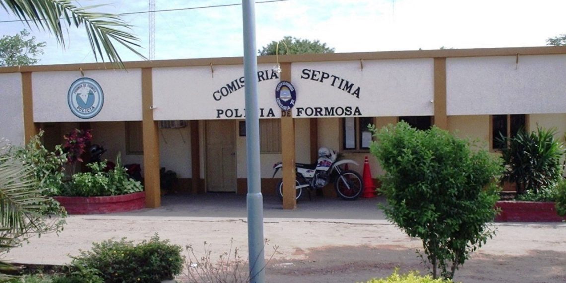 Atacó a machetazos a dos abuelos cuando lo descubrieron robando