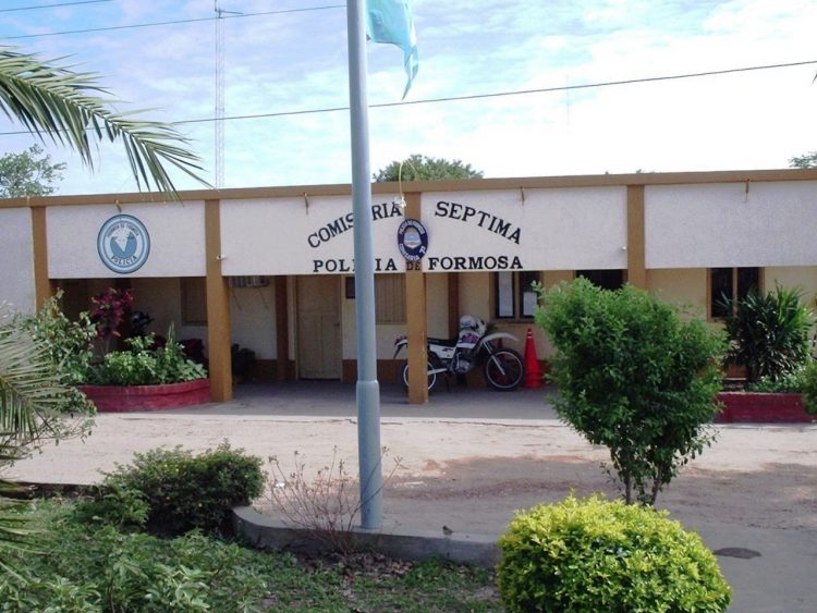 Atacó a machetazos a dos abuelos cuando lo descubrieron robando