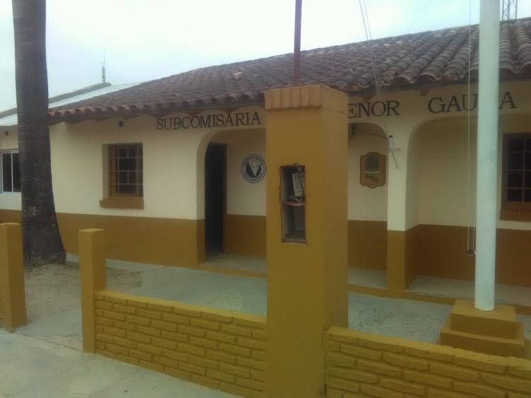 Un hombre atacó a cuchillazos a otro y quedó detenido