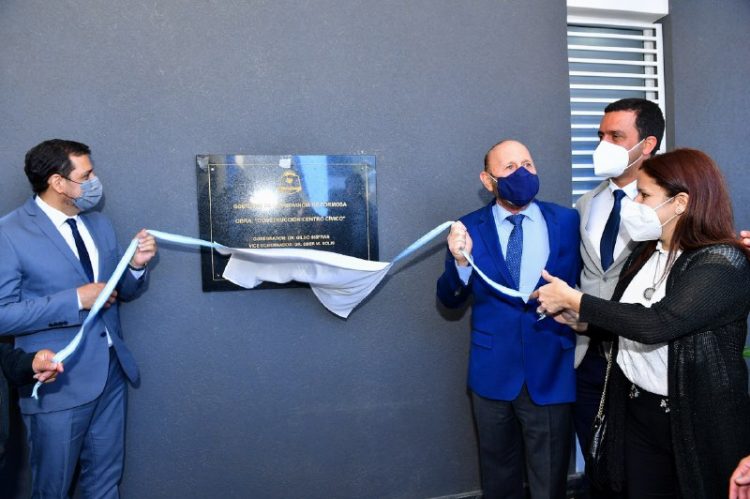 Acompañado de dirigentes de la oposición, Insfrán inauguró obras en el sur provincial