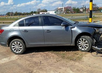 Estaba ebrio, iba a alta velocidad, perdió el control y chocó un guardarraíl