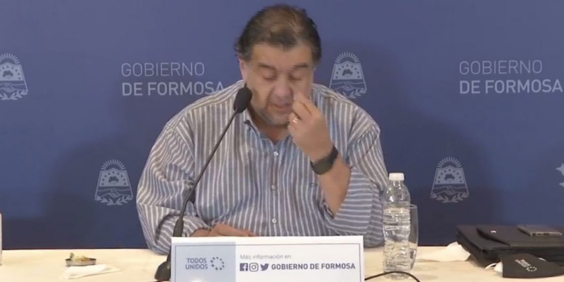 El llanto del ministro al anunciar la muerte de un niño en el oeste