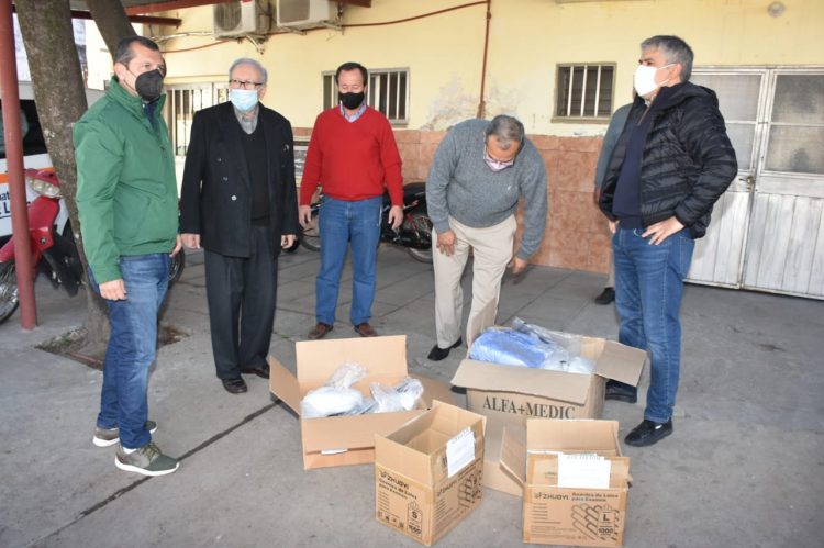 Ediles capitalinos de UCR donaron insumos sanitarios a dos clínicas privadas