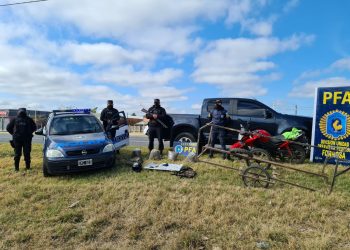 Al verse cercados, narcos arrollaron con su moto a policías federales