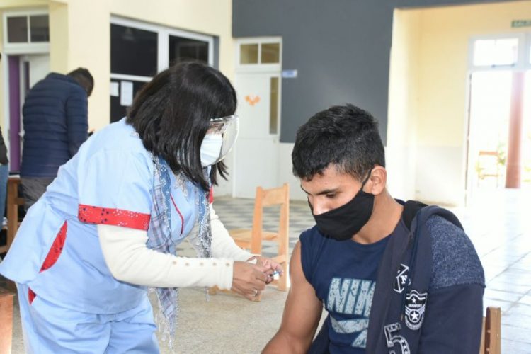Cómo sigue la campaña de vacunación en el interior para completar esquema
