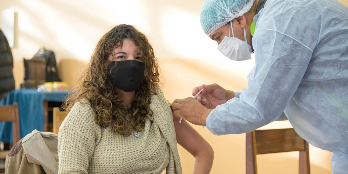 Amplio plan de vacunación en la semana, incluye Moderna para adolescentes con factores de riesgo