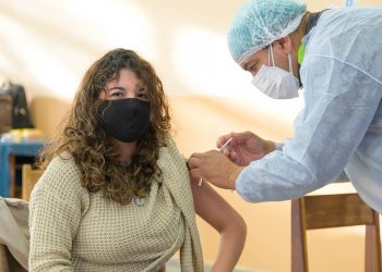 Amplio plan de vacunación en la semana, incluye Moderna para adolescentes con factores de riesgo