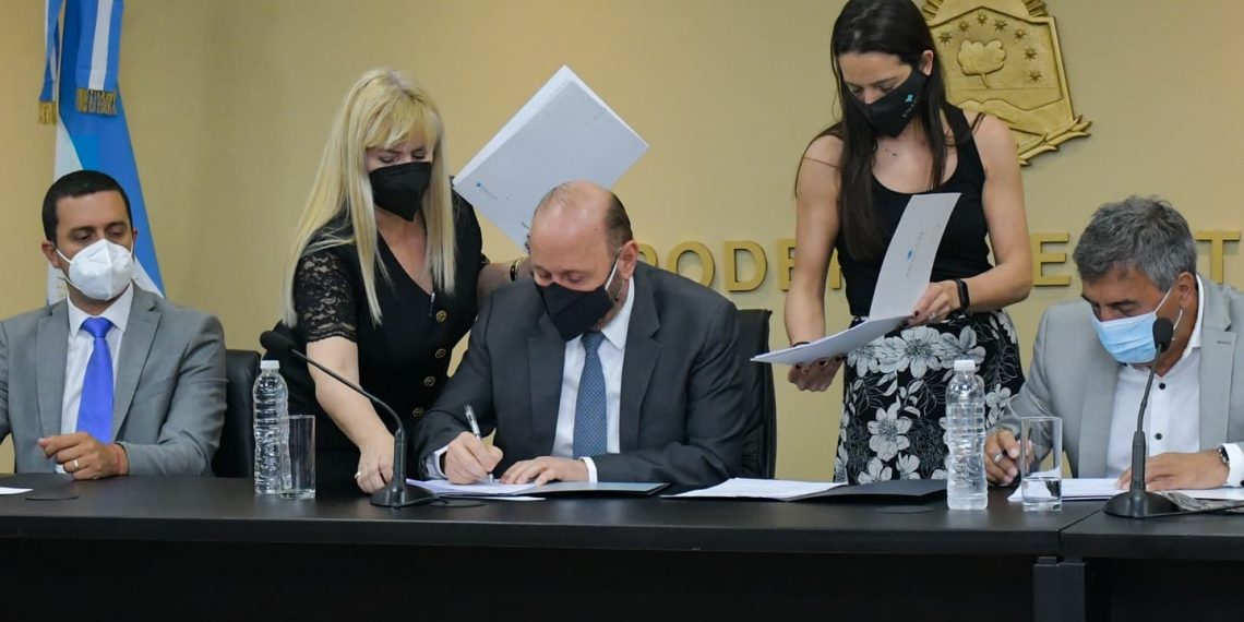 Insfrán y el titular de ENACOM acordaron obras de conectividad