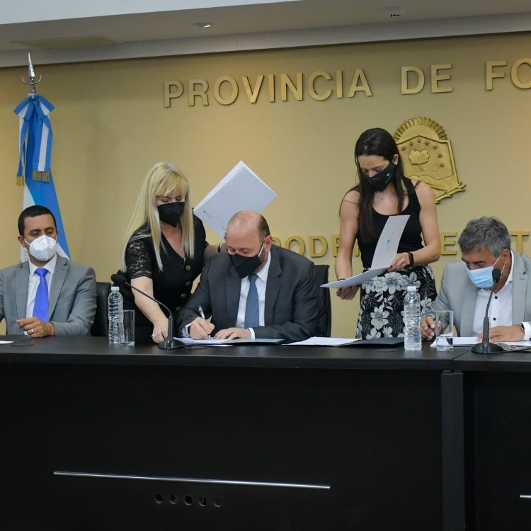 Insfrán y el titular de ENACOM acordaron obras de conectividad