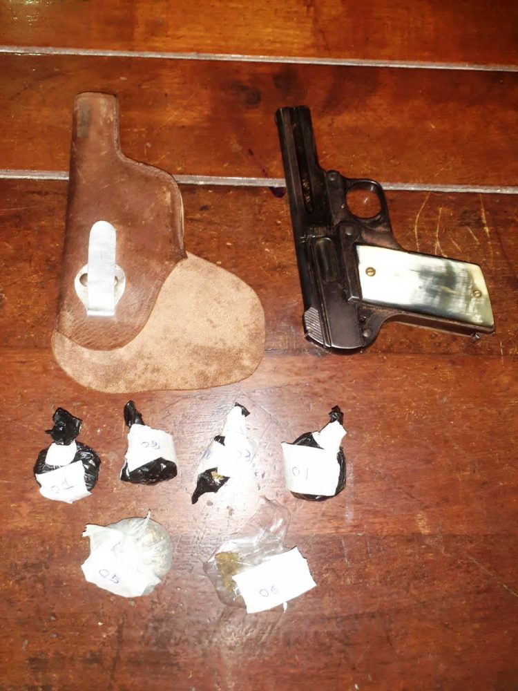 Se dedican a robar casas y vender marihuana, uno quedó preso