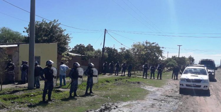 Le apuntó a su vecina con un arma y quedó detenido