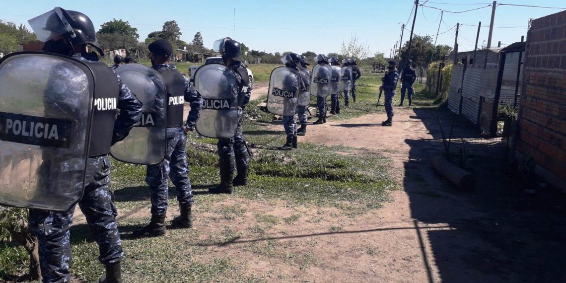 Le apuntó a su vecina con un arma y quedó detenido