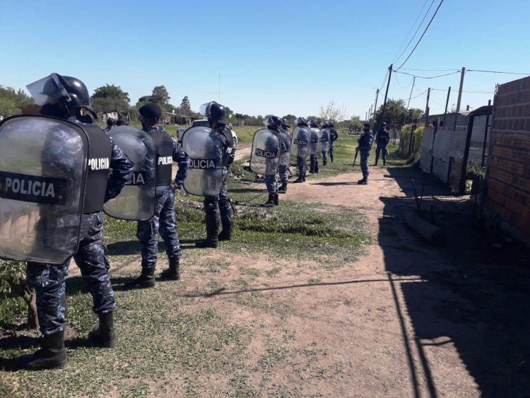 Le apuntó a su vecina con un arma y quedó detenido