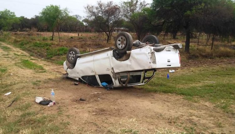 Ibarreta: Reventón de una cubierta provocó el vuelco de una Hilux