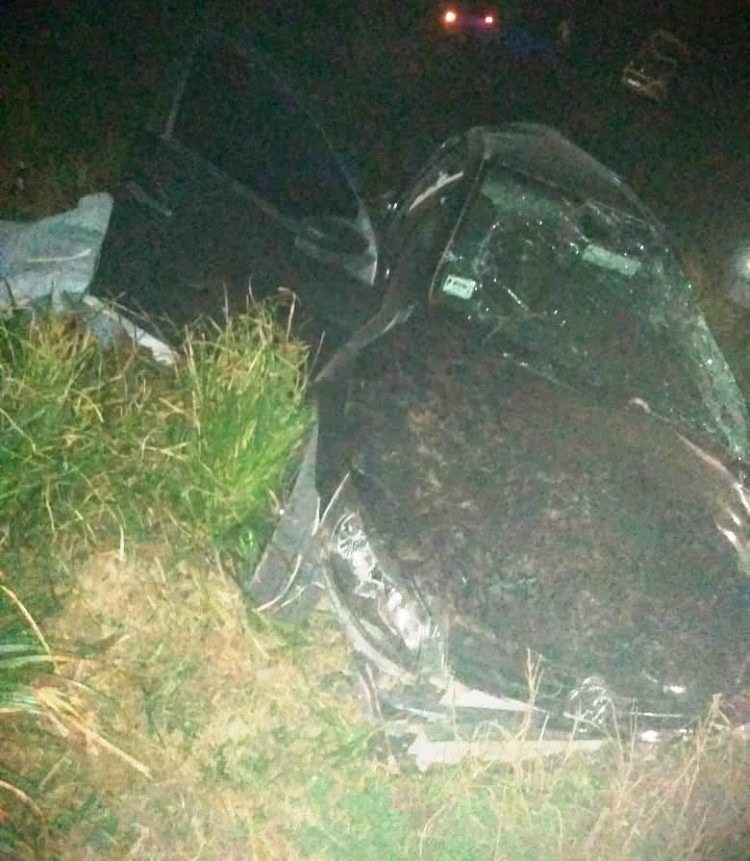 Un auto despistó, volcó y el acompañante del conductor falleció