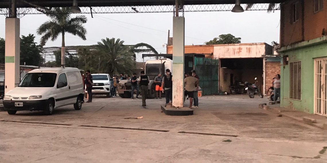 Allanan un lavadero en una investigación por robo de celulares