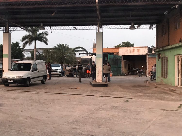 Allanan un lavadero en una investigación por robo de celulares