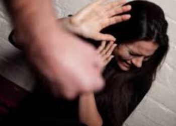 Estaba ebrio, golpeó a su pareja y la amenazó de muerte, quedó detenido