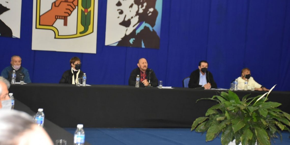 Insfrán reordena y baja línea al PJ local y sus aliados para noviembre