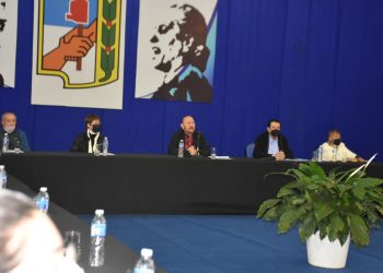 Insfrán reordena y baja línea al PJ local y sus aliados para noviembre