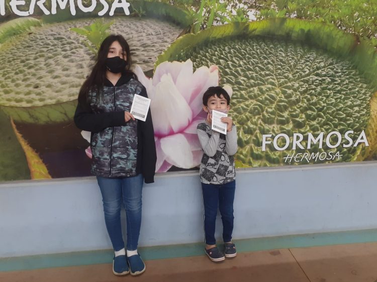 El concejal Fabián Olivera ayudó a jóvenes de barrios alejados a llegar hasta vacunatorios