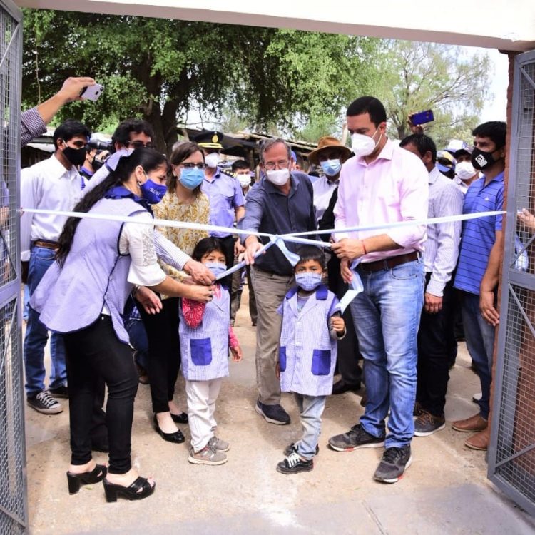 Eber Solís habilitó obras de tres instituciones educativas en el oeste