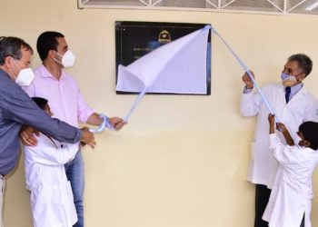 Eber Solís habilitó obras de tres instituciones educativas en el oeste