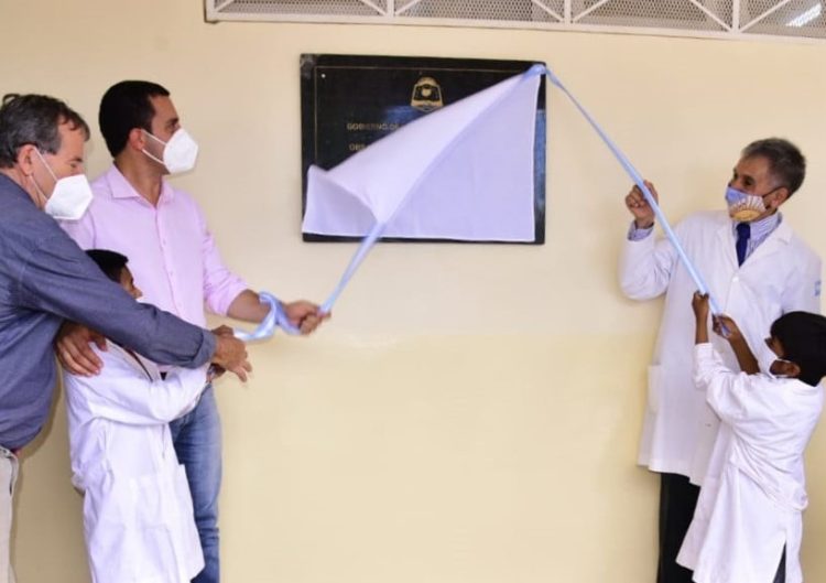 Eber Solís habilitó obras de tres instituciones educativas en el oeste