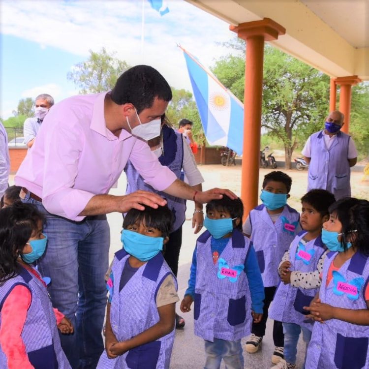 Eber Solís habilitó obras de tres instituciones educativas en el oeste