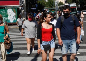 Rodríguez Larreta flexibilizó el uso del tapaboca al aire libre en CABA