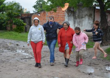 El concejal Fabián Olivera ayudó a jóvenes de barrios alejados a llegar hasta vacunatorios