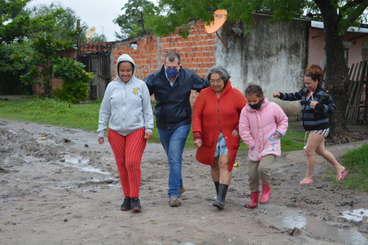 El concejal Fabián Olivera ayudó a jóvenes de barrios alejados a llegar hasta vacunatorios