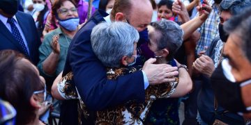“Los jóvenes hoy googlean y creen que ya saben todo”