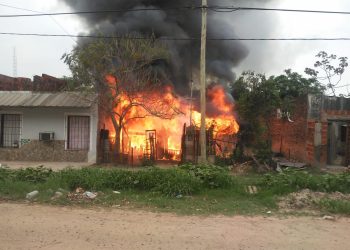 Dos pequeñas niñas se salvan de milagro de un voraz incendio