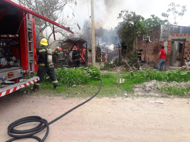 Dos pequeñas niñas se salvan de milagro de un voraz incendio