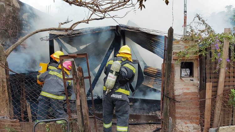 Dos pequeñas niñas se salvan de milagro de un voraz incendio