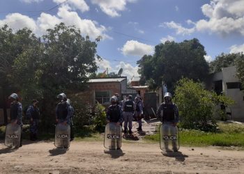 Pelea entre familias vecinas terminó con una casa incendiada y 7 detenidos