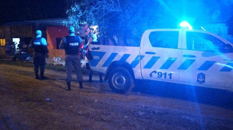 Pelea entre familias vecinas terminó con una casa incendiada y 7 detenidos